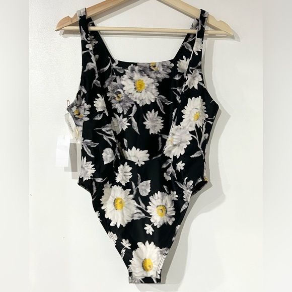 NWT Ookioh Lisbon Low-Back One-Piece Swimsuit Daisy Floral Print Black M - Picture 2 of 5